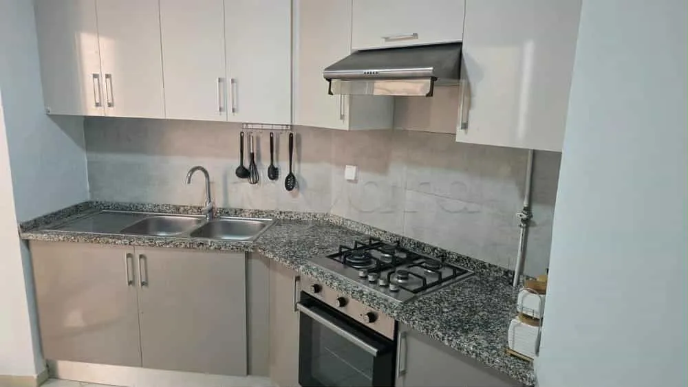 un appartement s+2 haut standing au 5éme étage(avec ascenseur) a louer a cité enkhilette