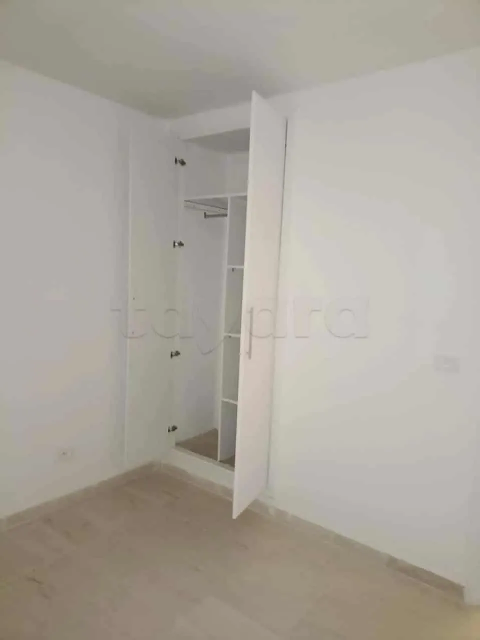 un appartement s+2 haut standing au 5éme étage(avec ascenseur) a louer a cité enkhilette
