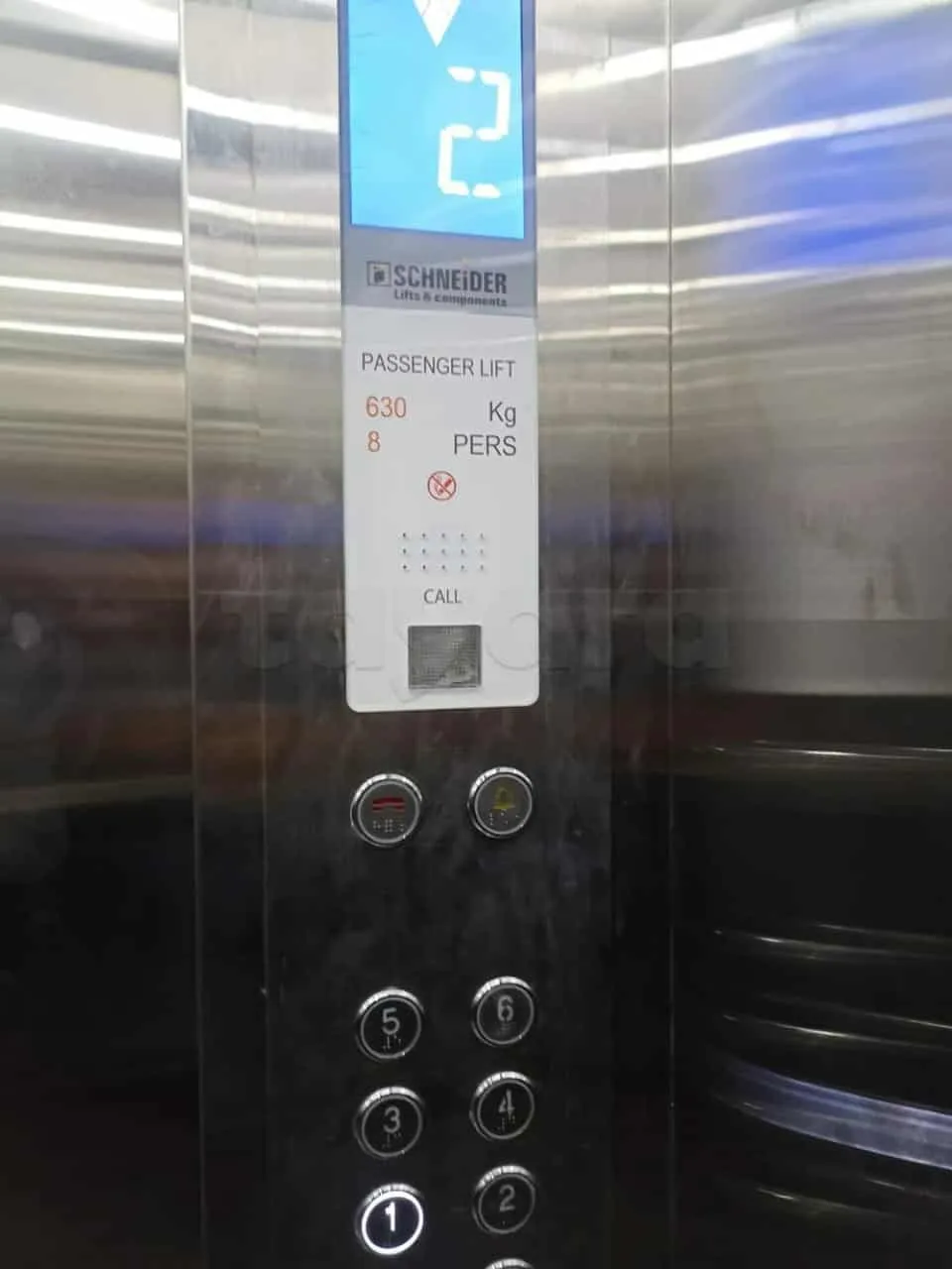 un appartement s+2 haut standing au 5éme étage(avec ascenseur) a louer a cité enkhilette