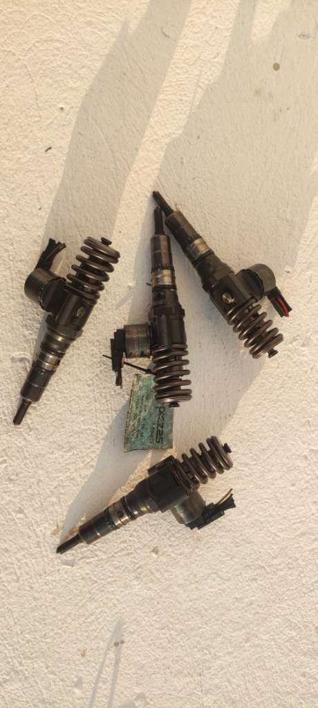injecteurs 03G130073G