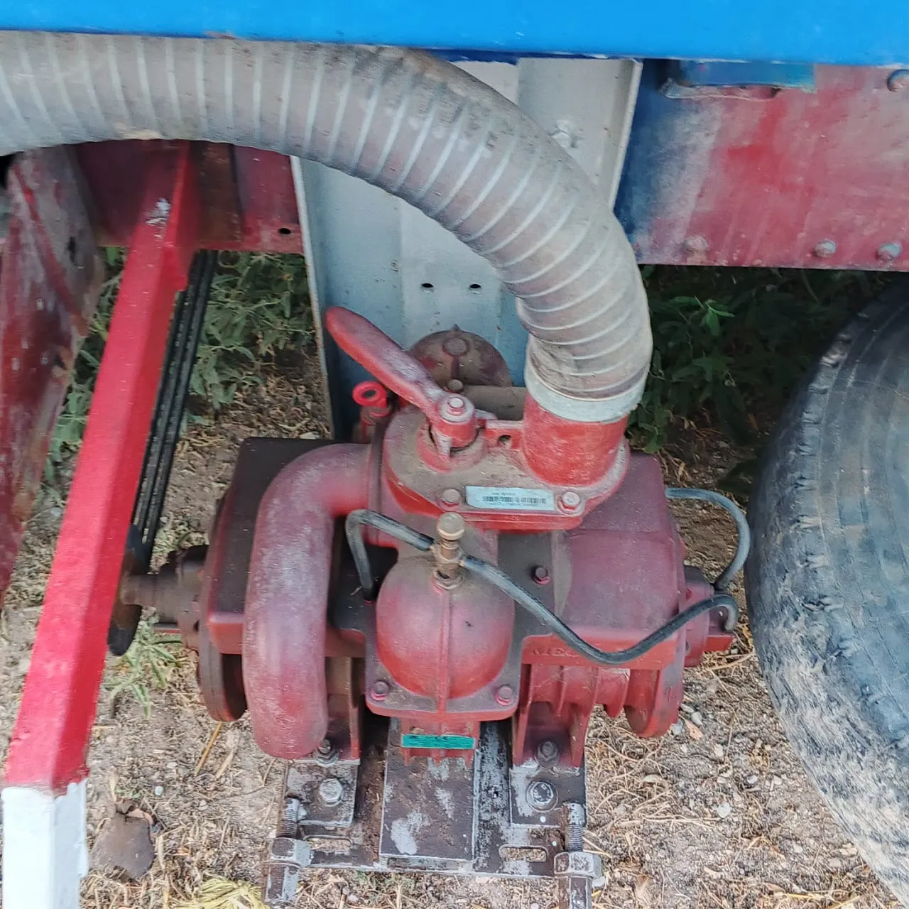 Camion citerne vide fosse EVECO 150 E 15