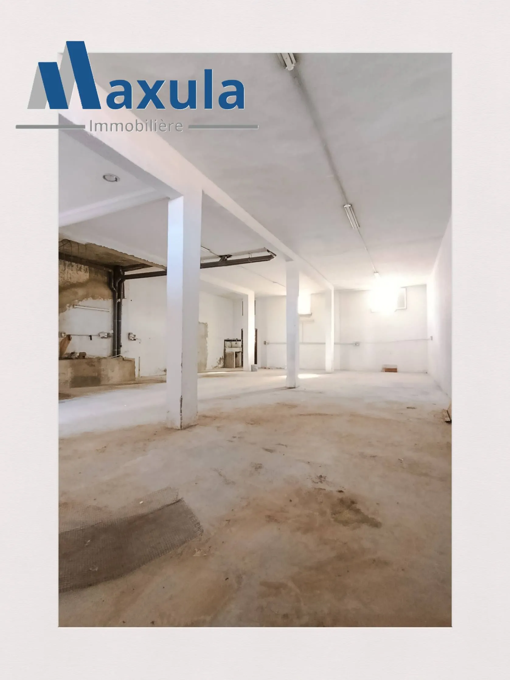 À LOUER LOCAL COMMERCIAL/DÉPÔT D’ENVIRON 180M² À RADES PLAGE AV. MONGI SLIM