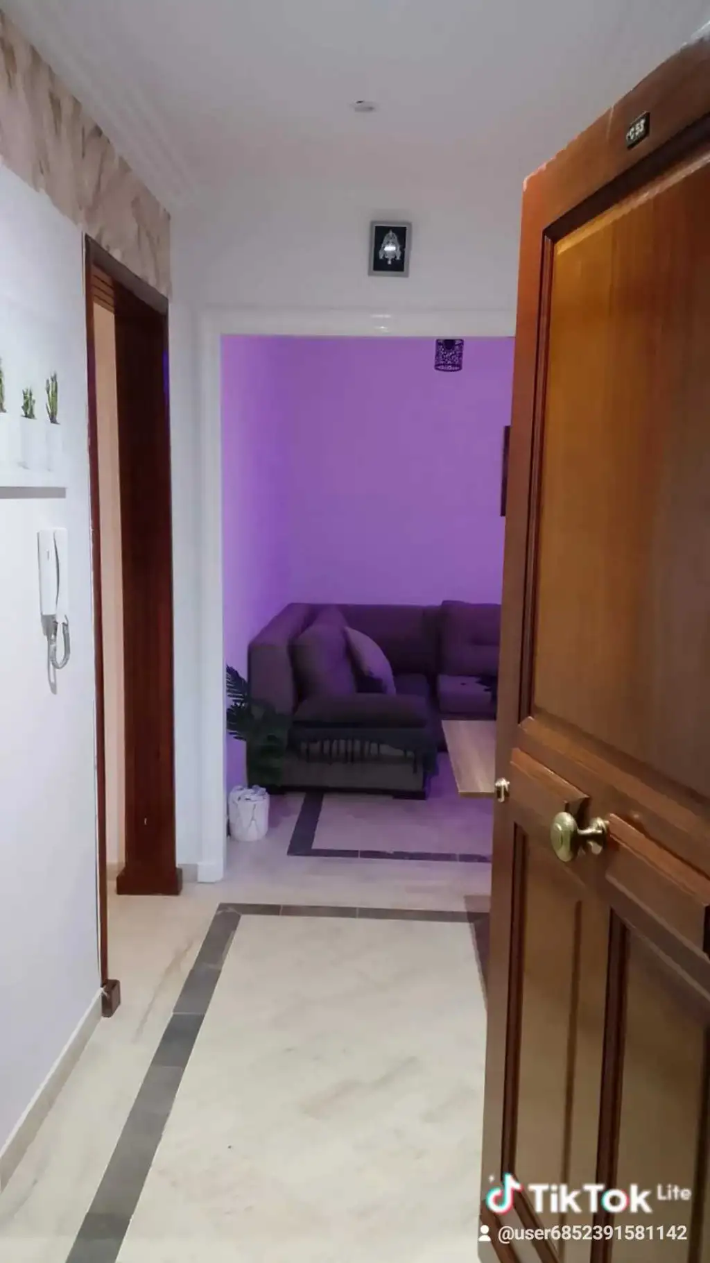 ستوديو مؤثث ب حي الواحات به كل المرافق
WhatsApp+21655672838
سعر حسب المدة
56324935
55672838