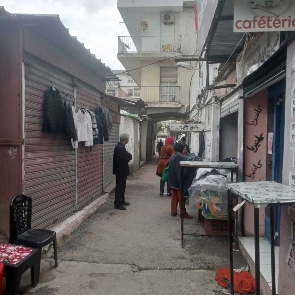 اصل تجاري للبيع في تونس العاصمة في موقع ممياز جدا صلاح الي جميع نشاطات 