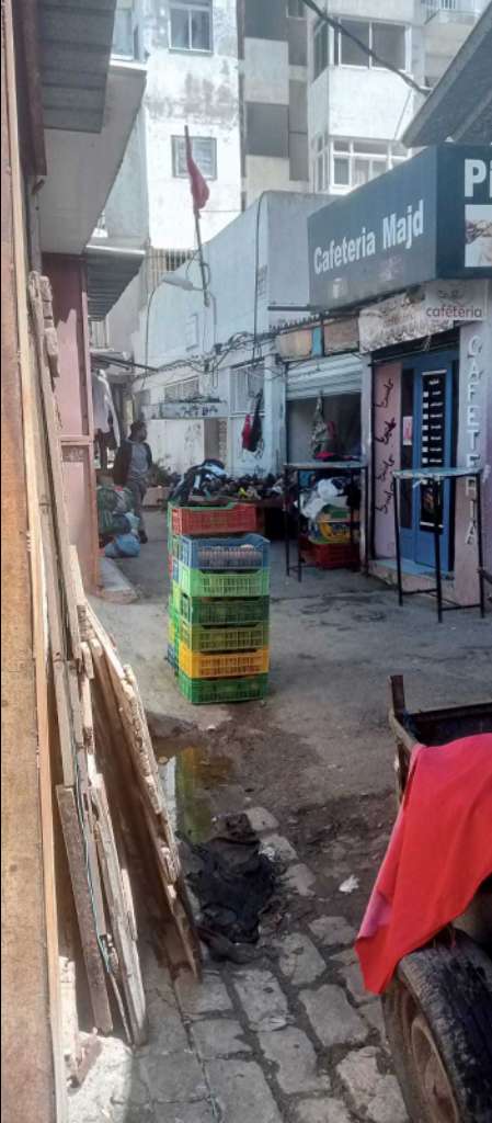 اصل تجاري للبيع في تونس العاصمة في موقع ممياز جدا صلاح الي جميع نشاطات 