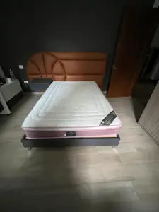 🛏️ Lit complet 140 x 200 cm – Sommier + contour de lit – Très bon état ( sans tête de lit )