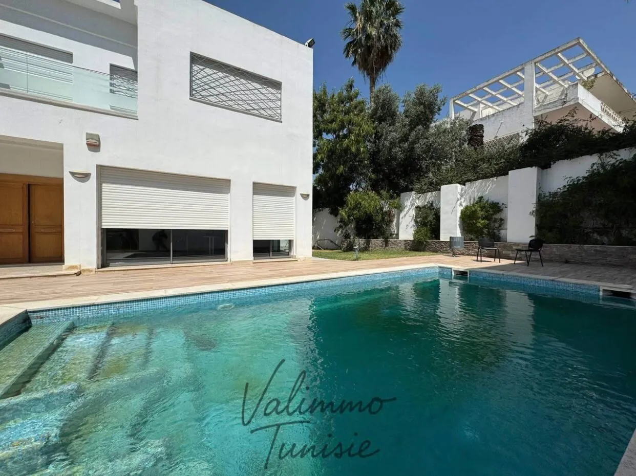 A Louer Villa avec piscine à Menzah 1