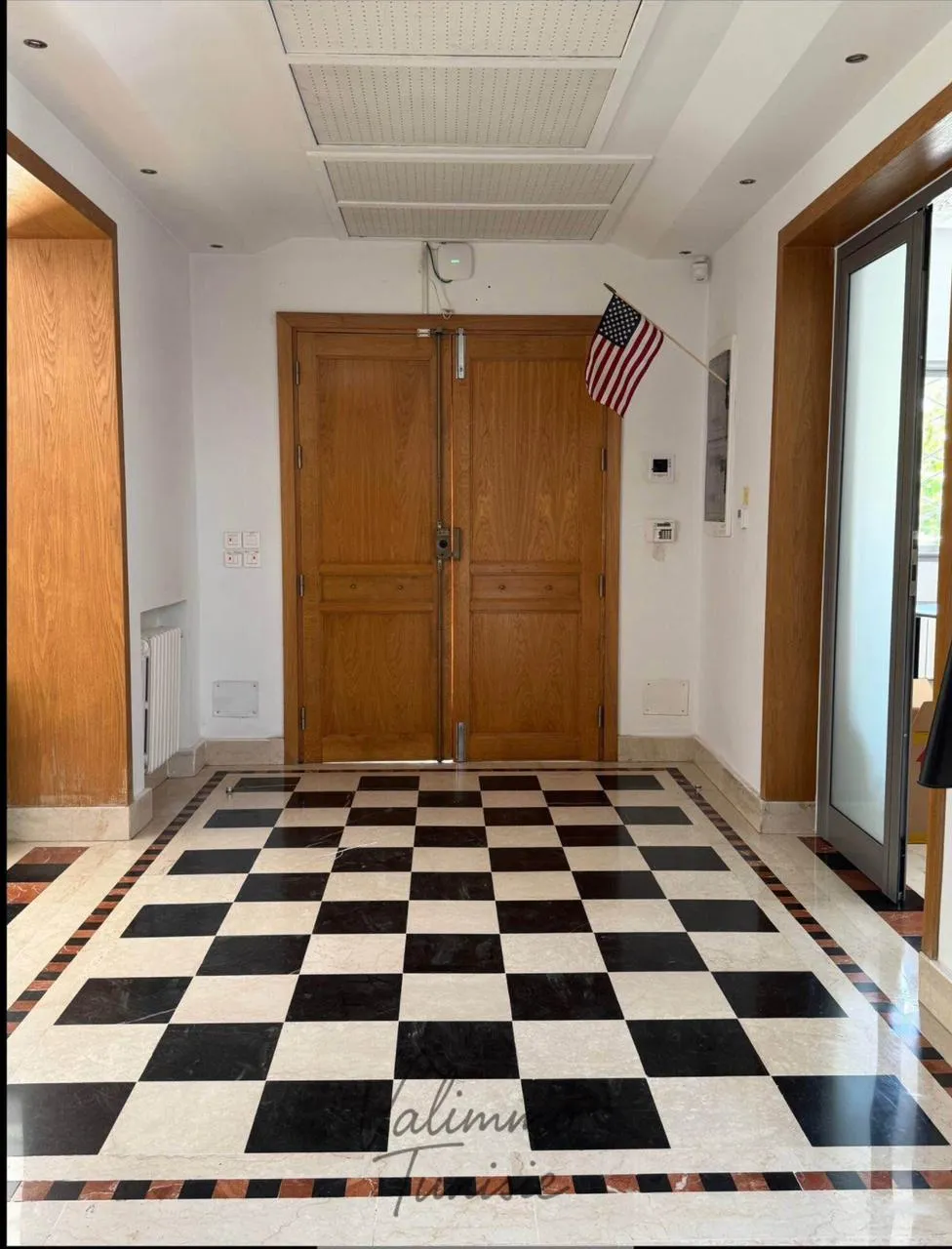 A Louer Villa avec piscine à Menzah 1