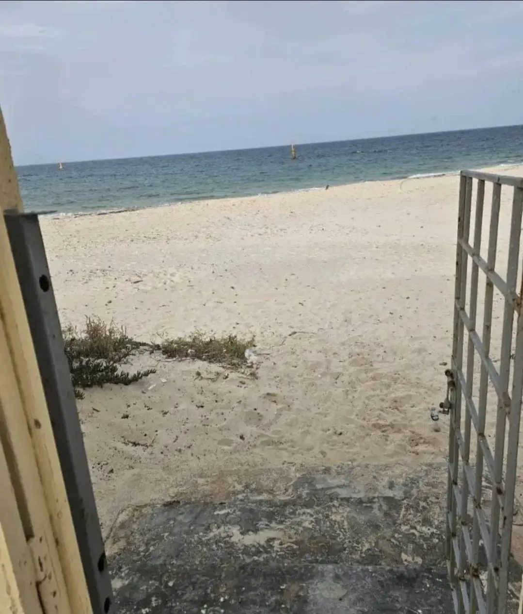 Terrain 3660 m2 à Chatt Mariem pied dans l'eau