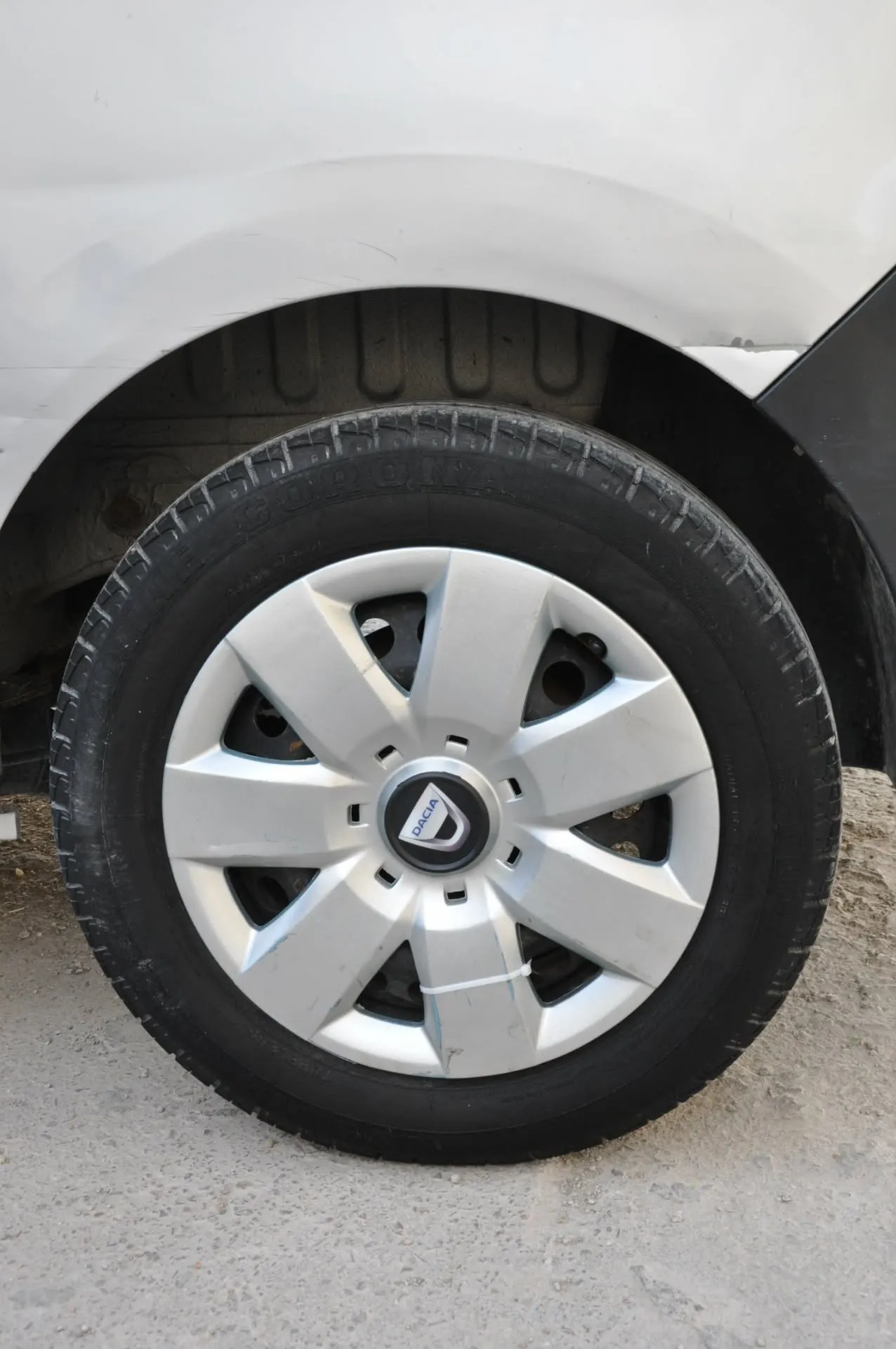 DACIA DOKKER VAN LUX  2 Places Commerciales  PRIX : 23.500 TEL : 99.692.623  