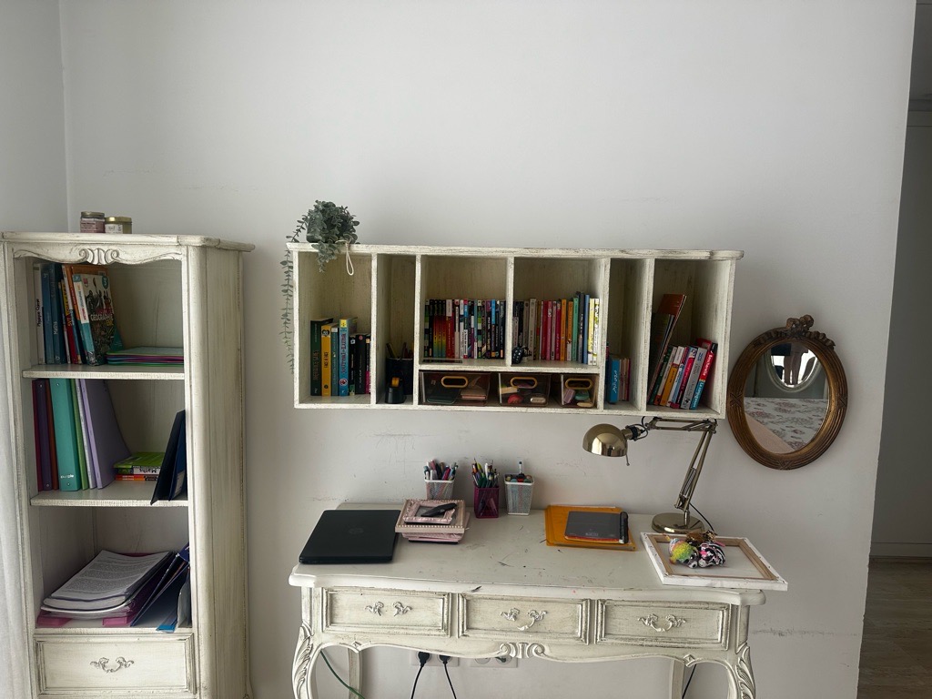 Chambre a coucher avec bureau