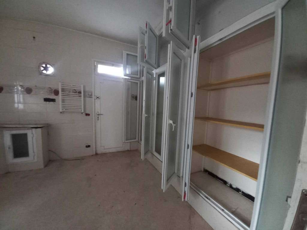 Avendrev"Villa 4000 m2 à chatt meriem pied dans l'eau 