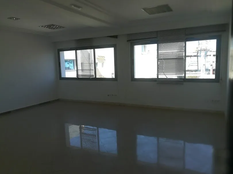 Spacieux bureau 257 m² au lac 1