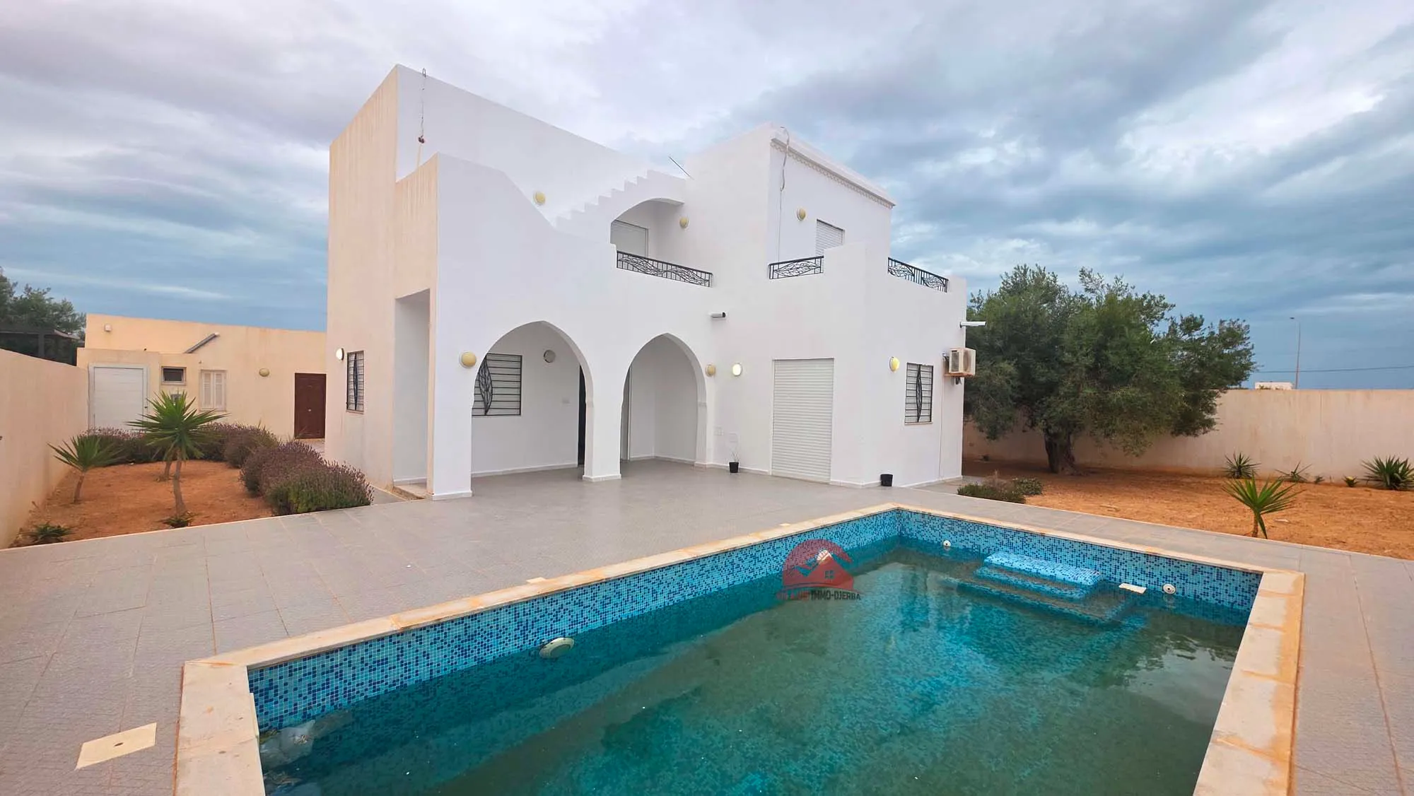 A LOUER VILLA SANS MEUBLES À HOUMT SOUK DJERBA - RÉF L767