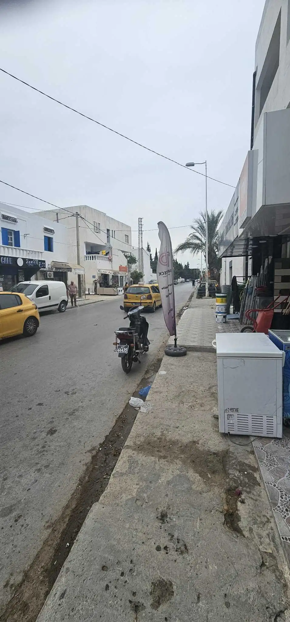 A louer un grand local commercial a ain zaghwen