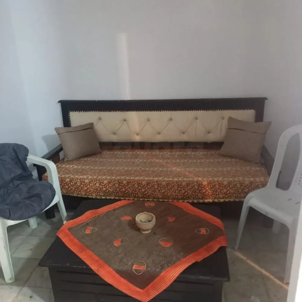 un studio s+1 meublé au rdc a louer situé a Manar 1 Prés de Mosquée Ibrahim Khalil