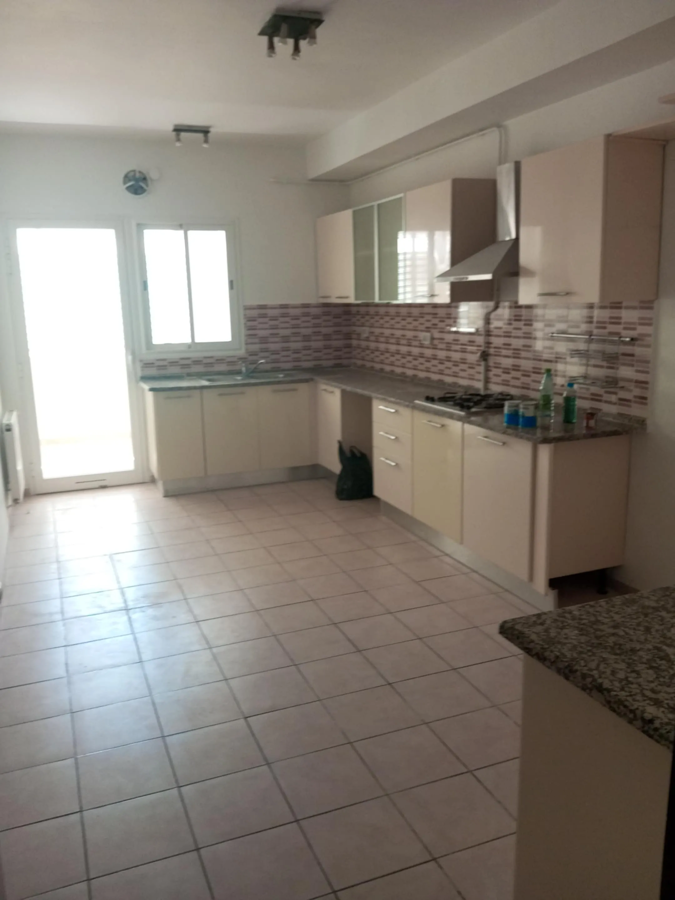 un appartement s+3 Haut Standing au 6émre étage a louer situé a Manzah 9c
