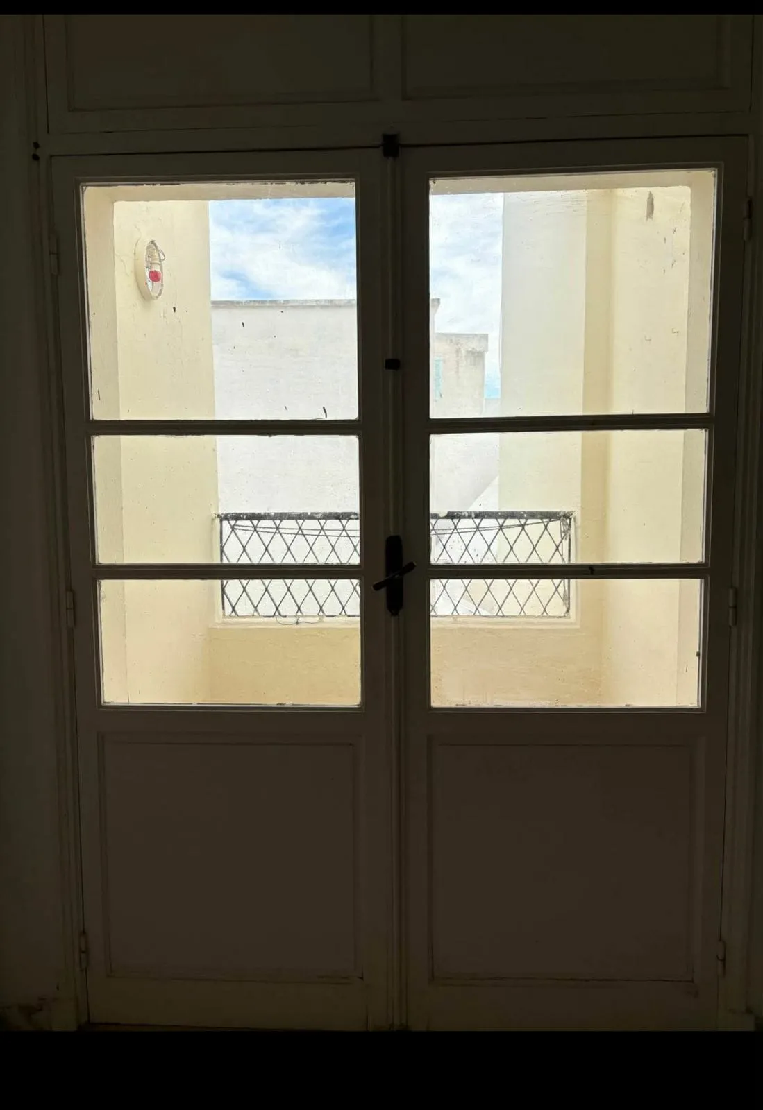 un appartement s+2 au 2éme étage (sans ascenseur) a vendre a Mannouba prés de station de métro