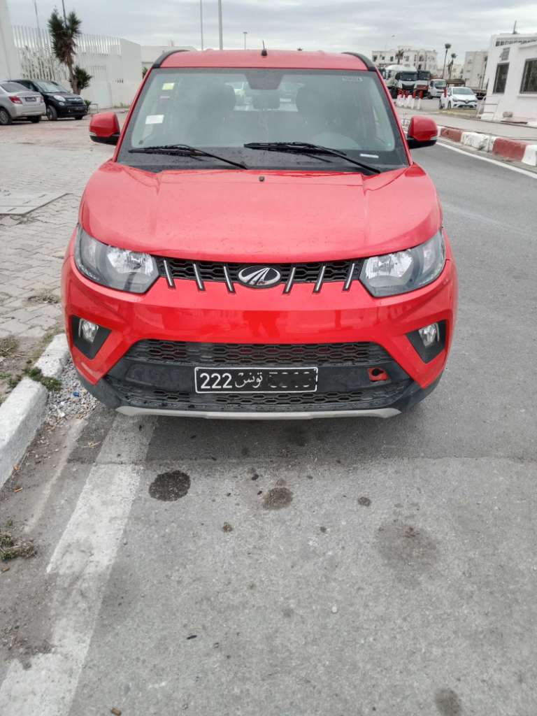 Mahindra kuv100 k6