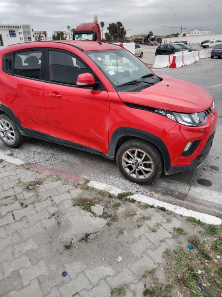 Mahindra kuv100 k6