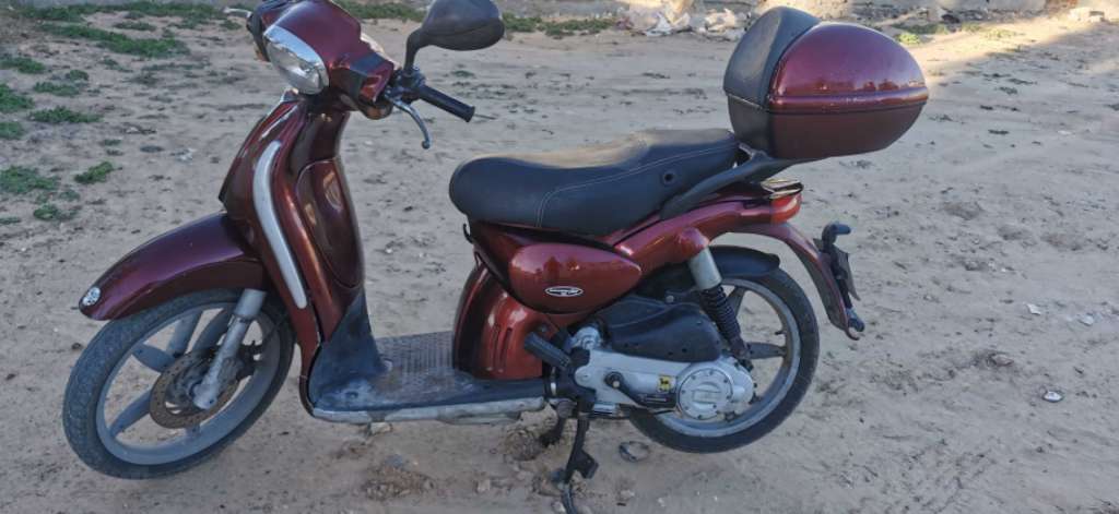 avendre aprilia scarabeo 