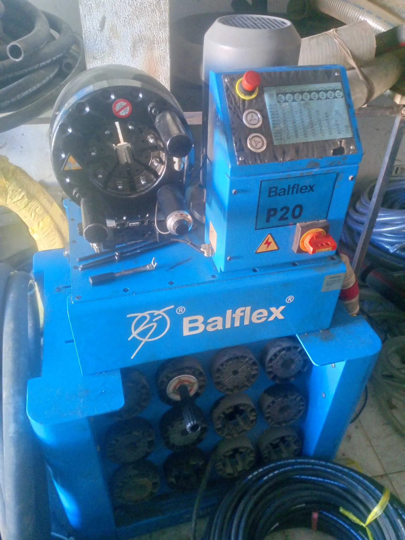 Sertisseuse flexible hydraulique'' 