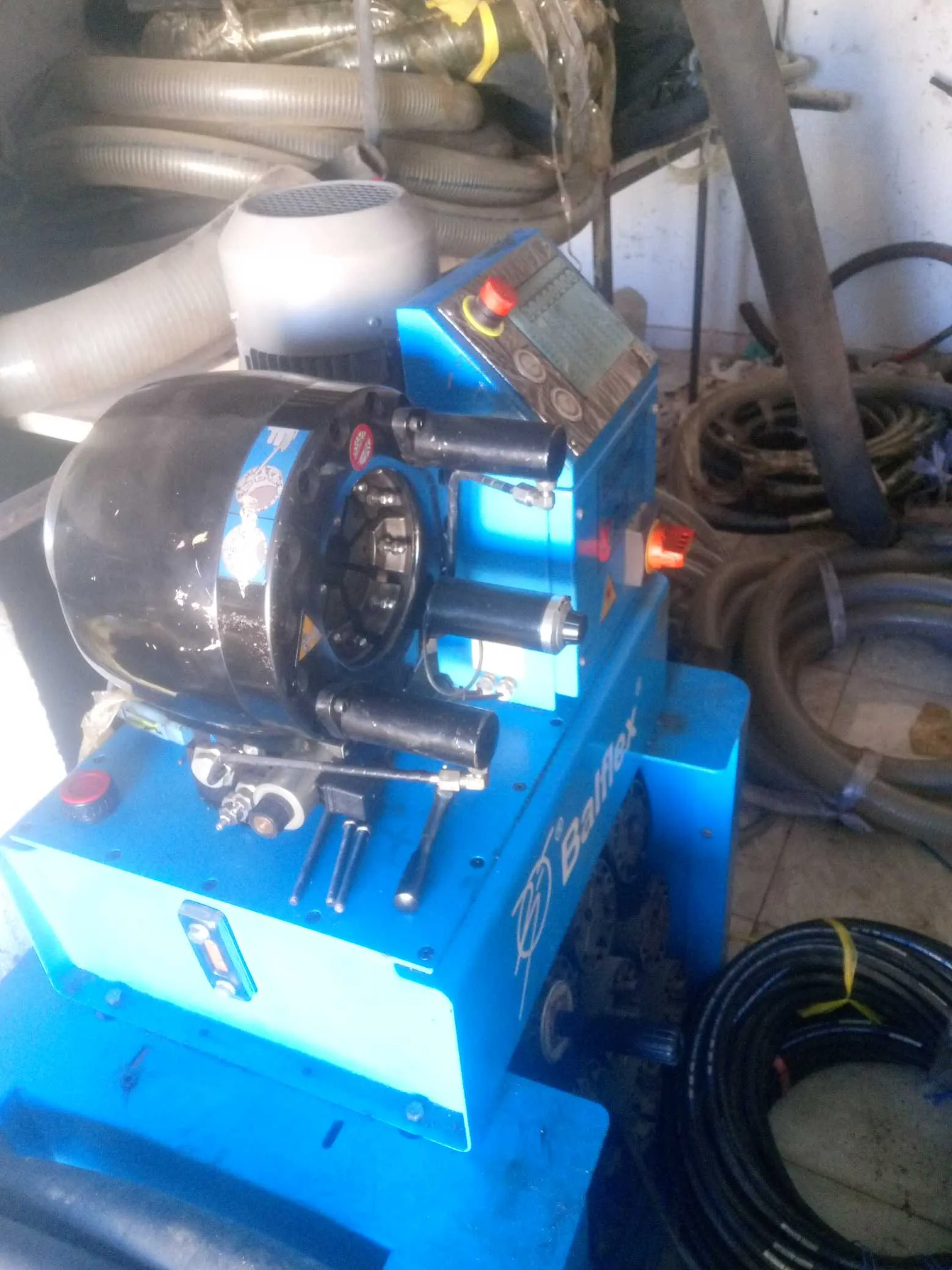 Sertisseuse flexible hydraulique'' 