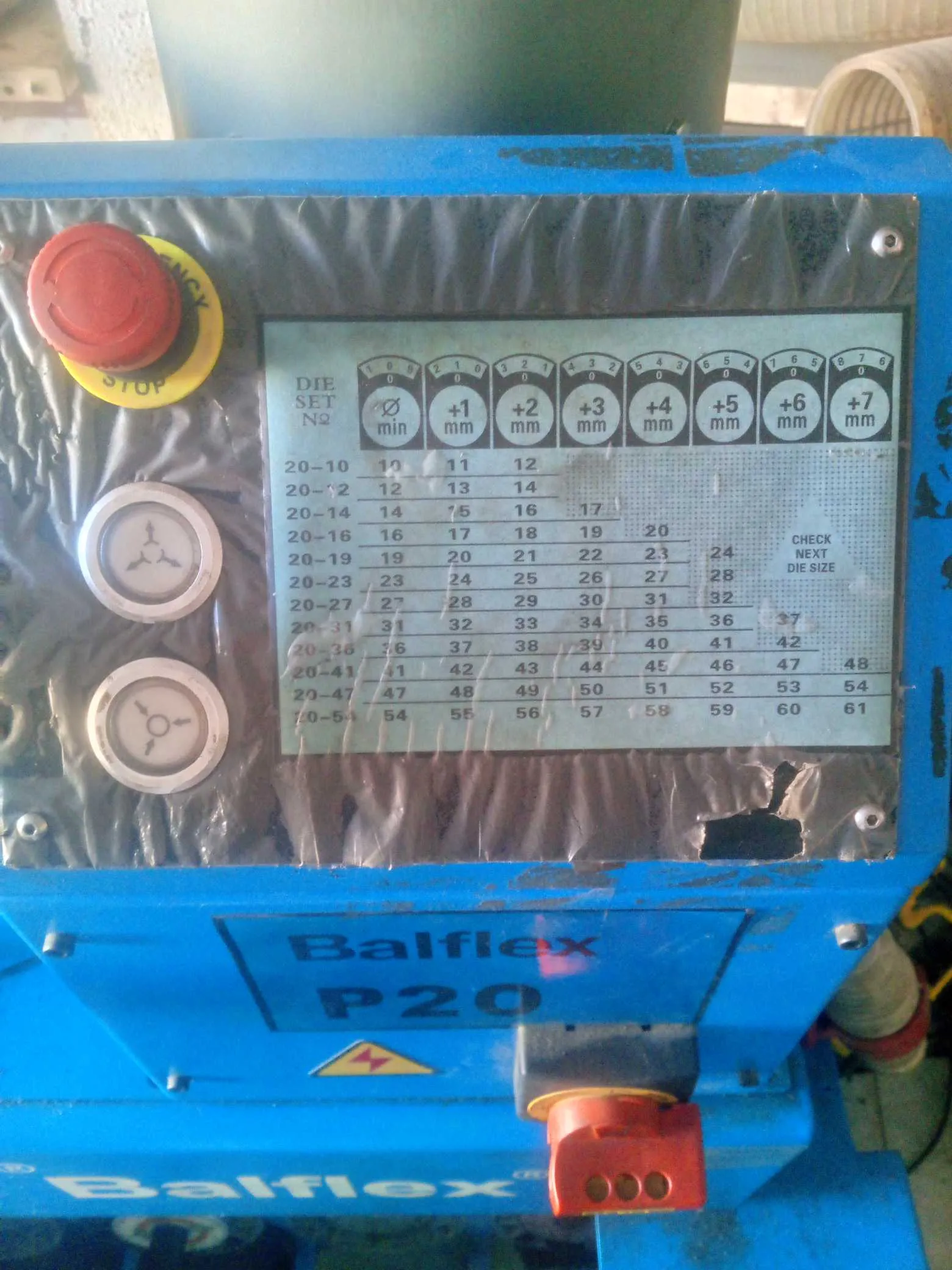 Sertisseuse flexible hydraulique'' 