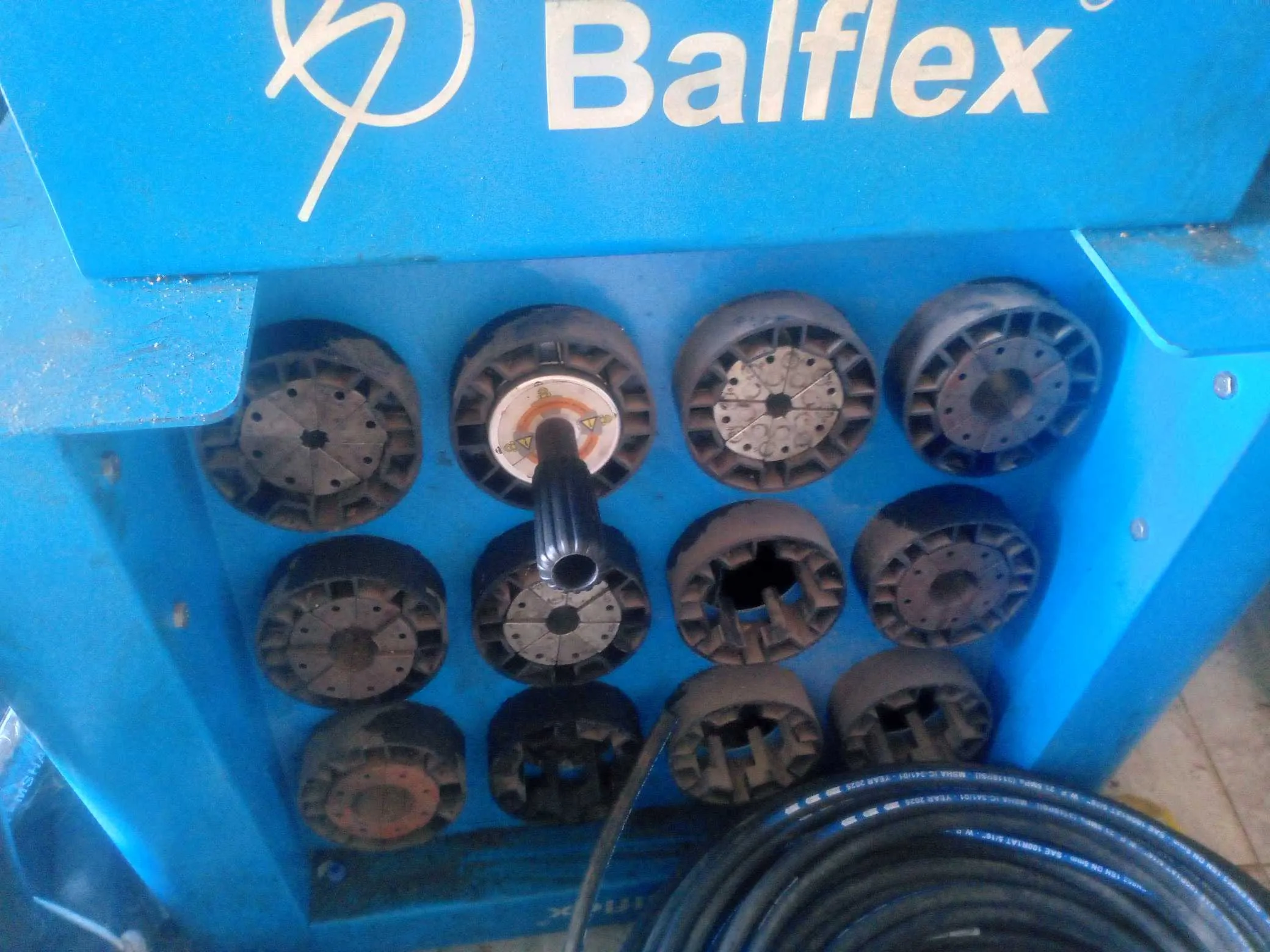 Sertisseuse flexible hydraulique'' 