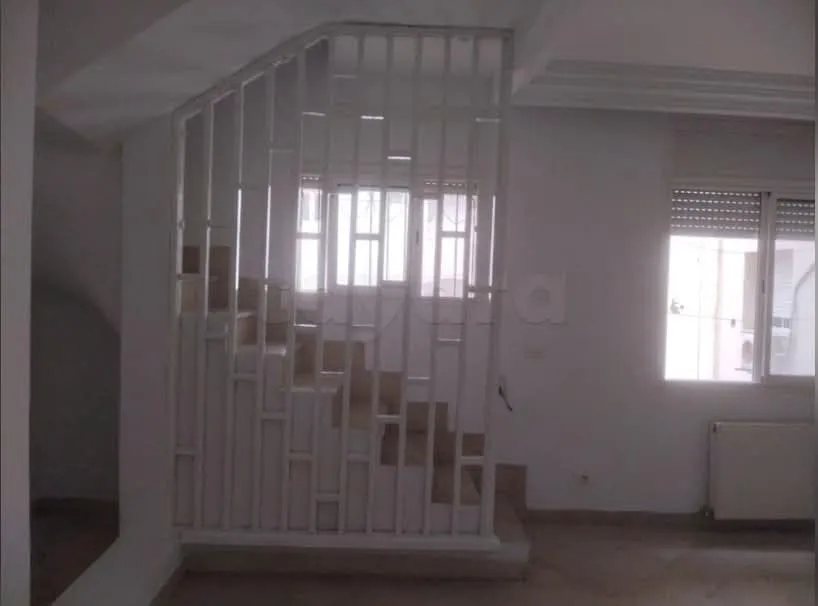 Location DUPLEX S1 vide Ă Ennasr 2