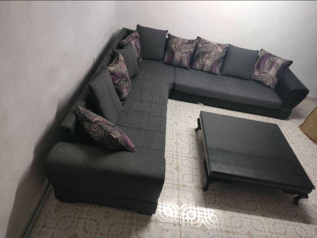 Salon 10 places avec table 1m sur 1m