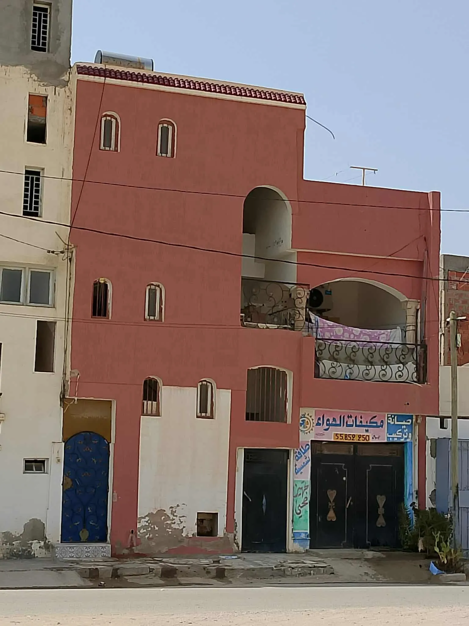 فرصة للسكن او الاستثمار 2 ديار للبيع