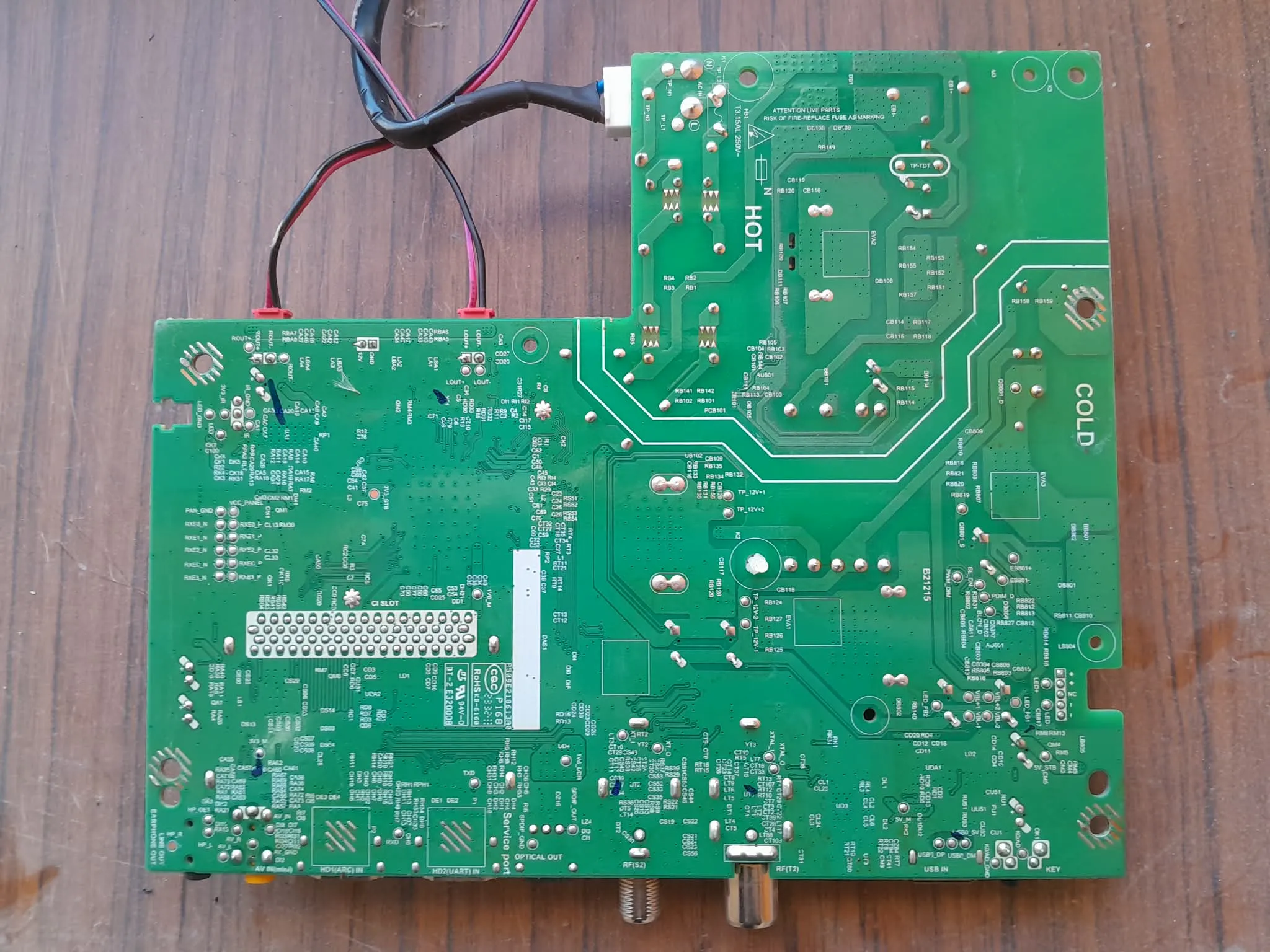 Carte mère & 2 baffles TV TCL 32D3200