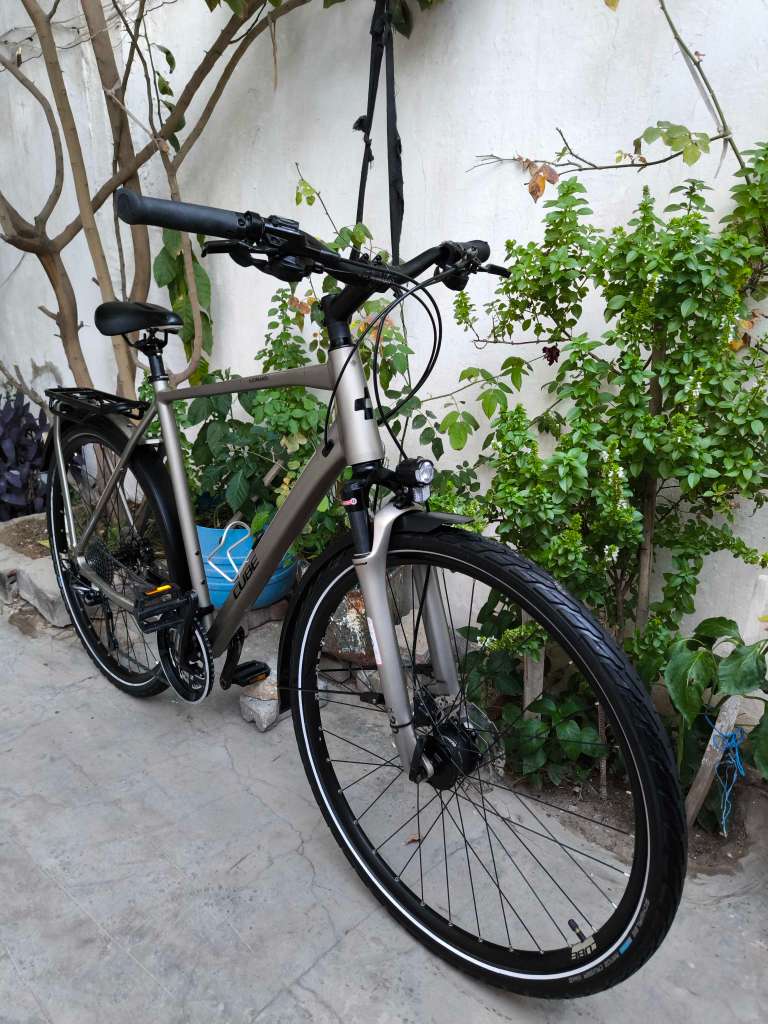 Vélo Trekking Cube