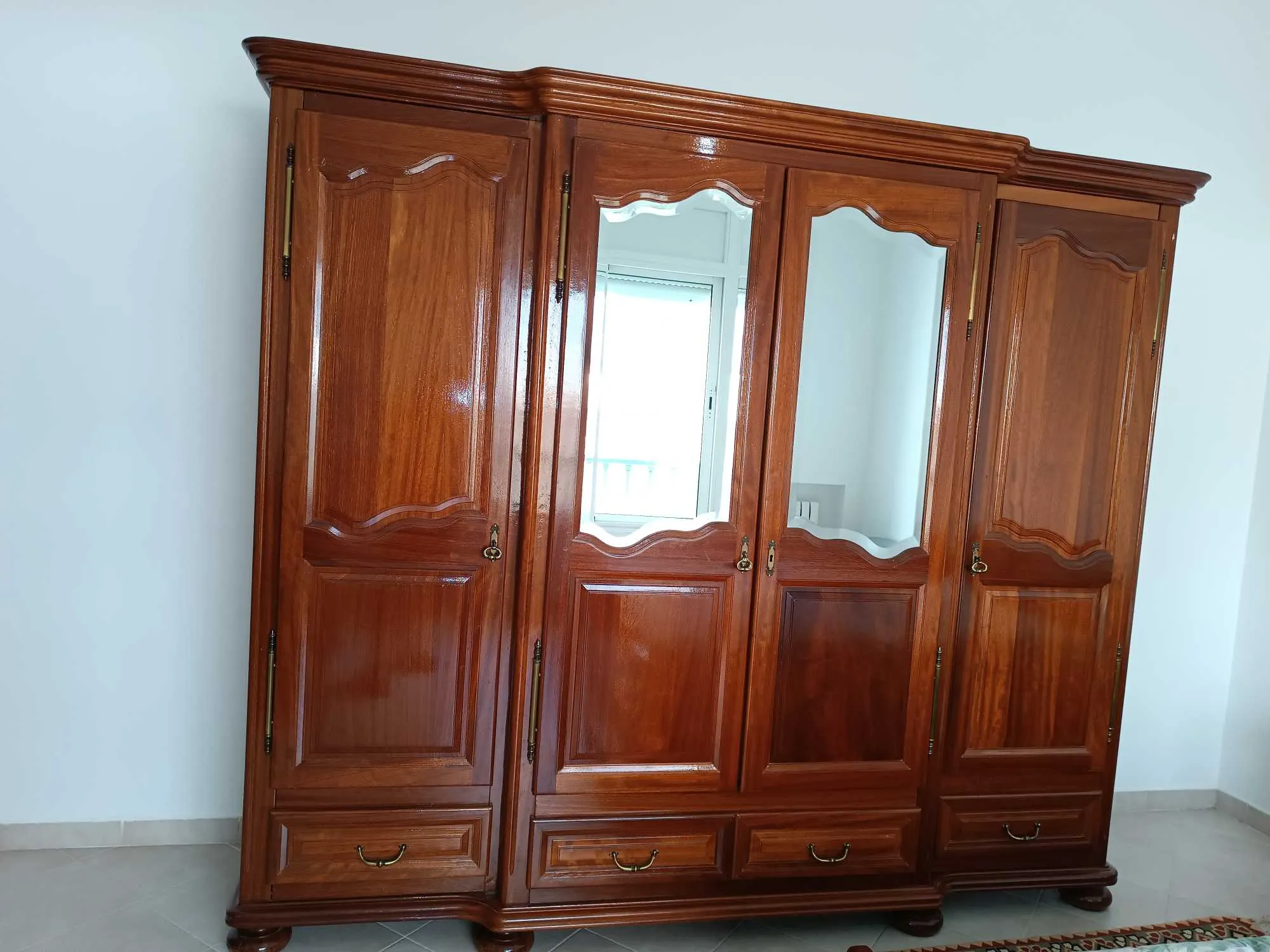 Dressing bois rouge en bon état