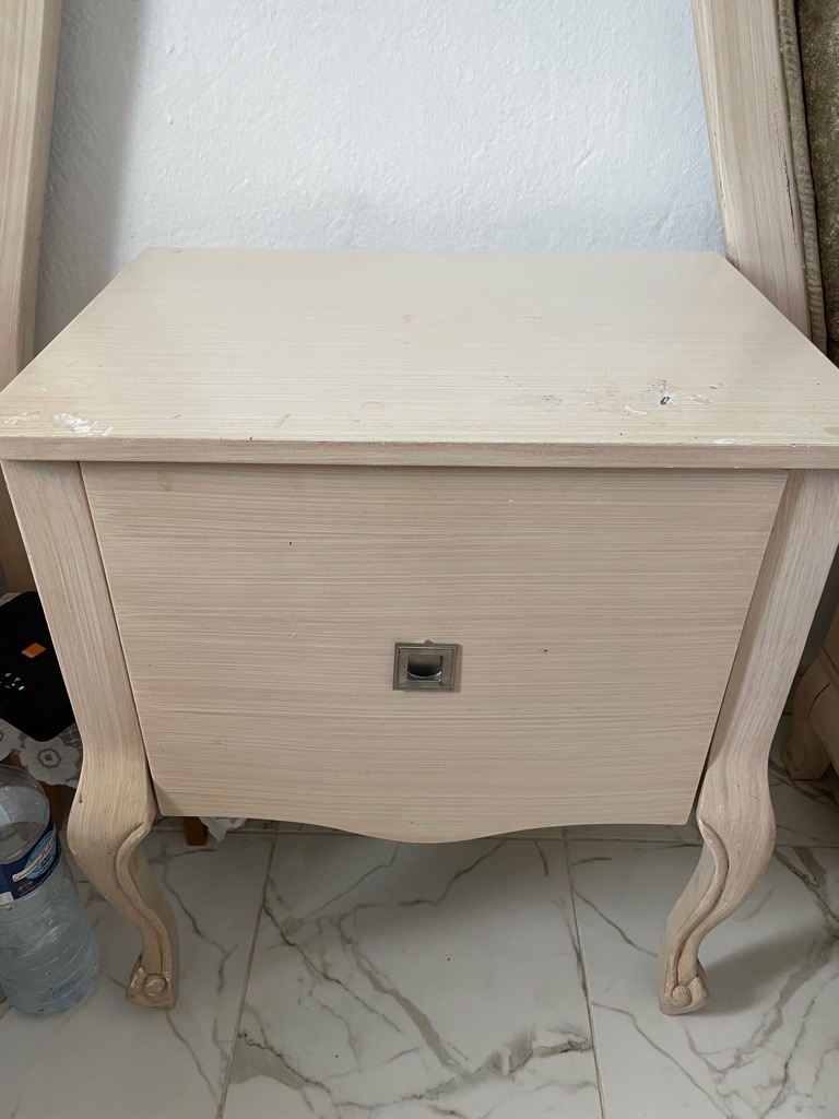Lit avec table de nuit à vendre