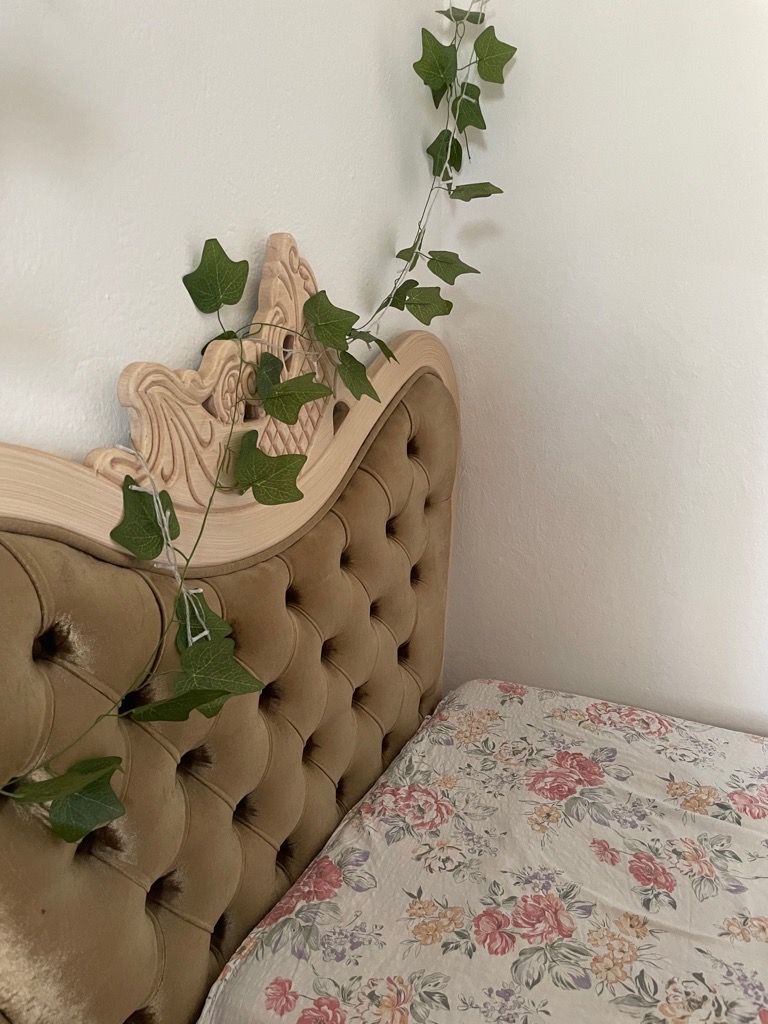 Lit avec table de nuit à vendre