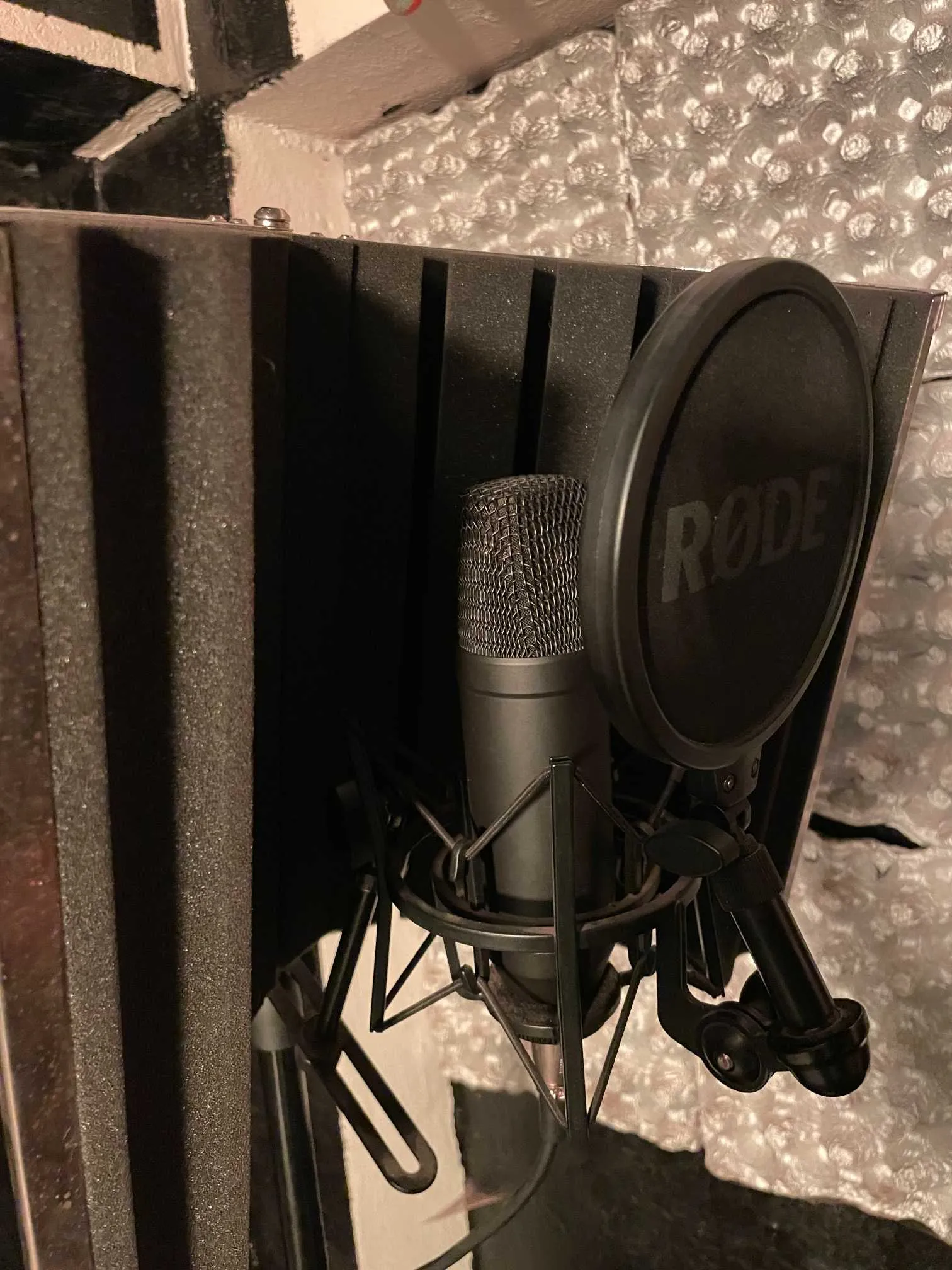 Rode NT1 + Sheild + Scarlett3 Solo + AKG