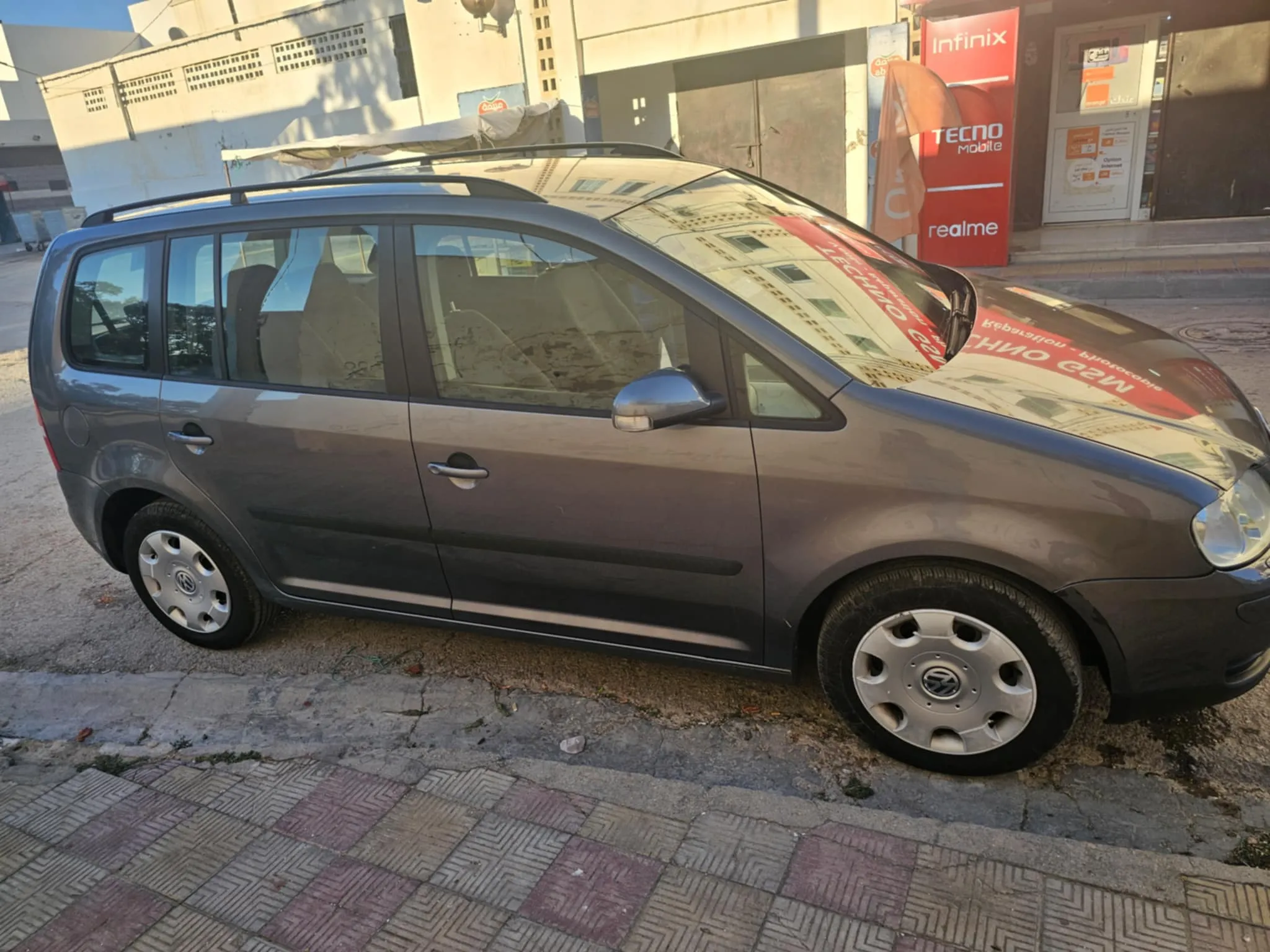 VOLKSWAGEN TOURAN