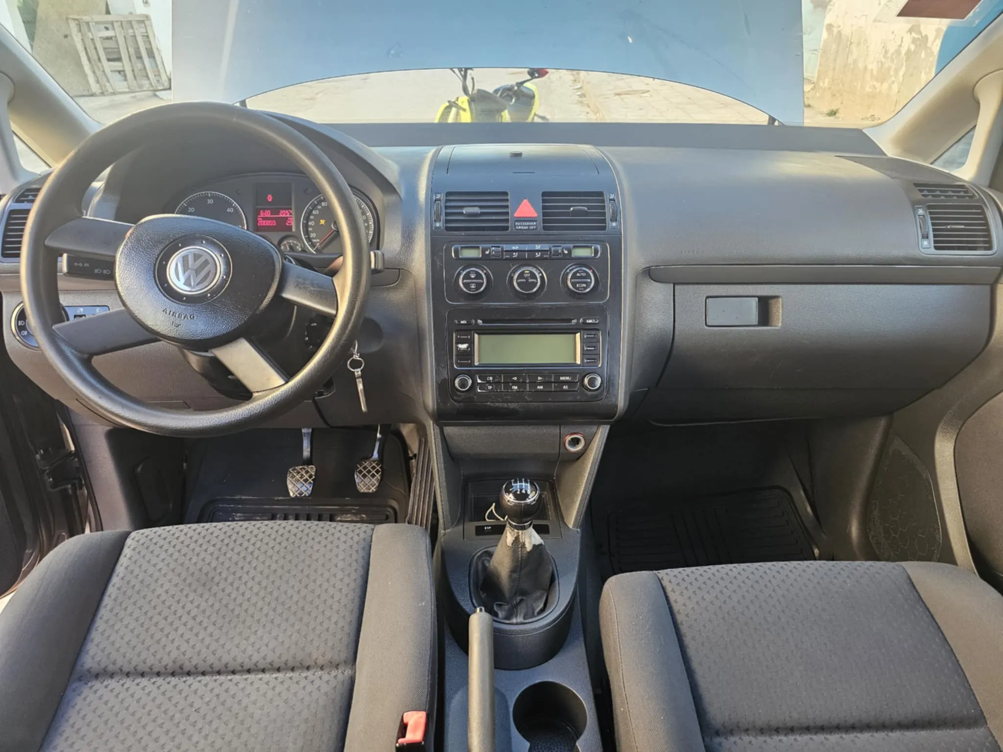 VOLKSWAGEN TOURAN