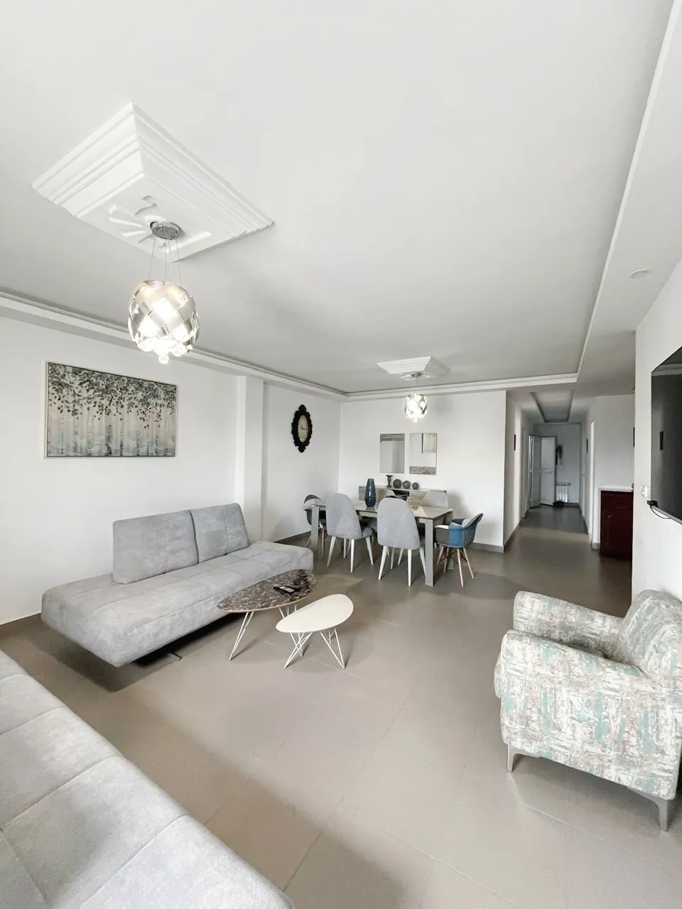À vendre à Ben Arous – Salon complet + ensemble chambre double, comme neufs