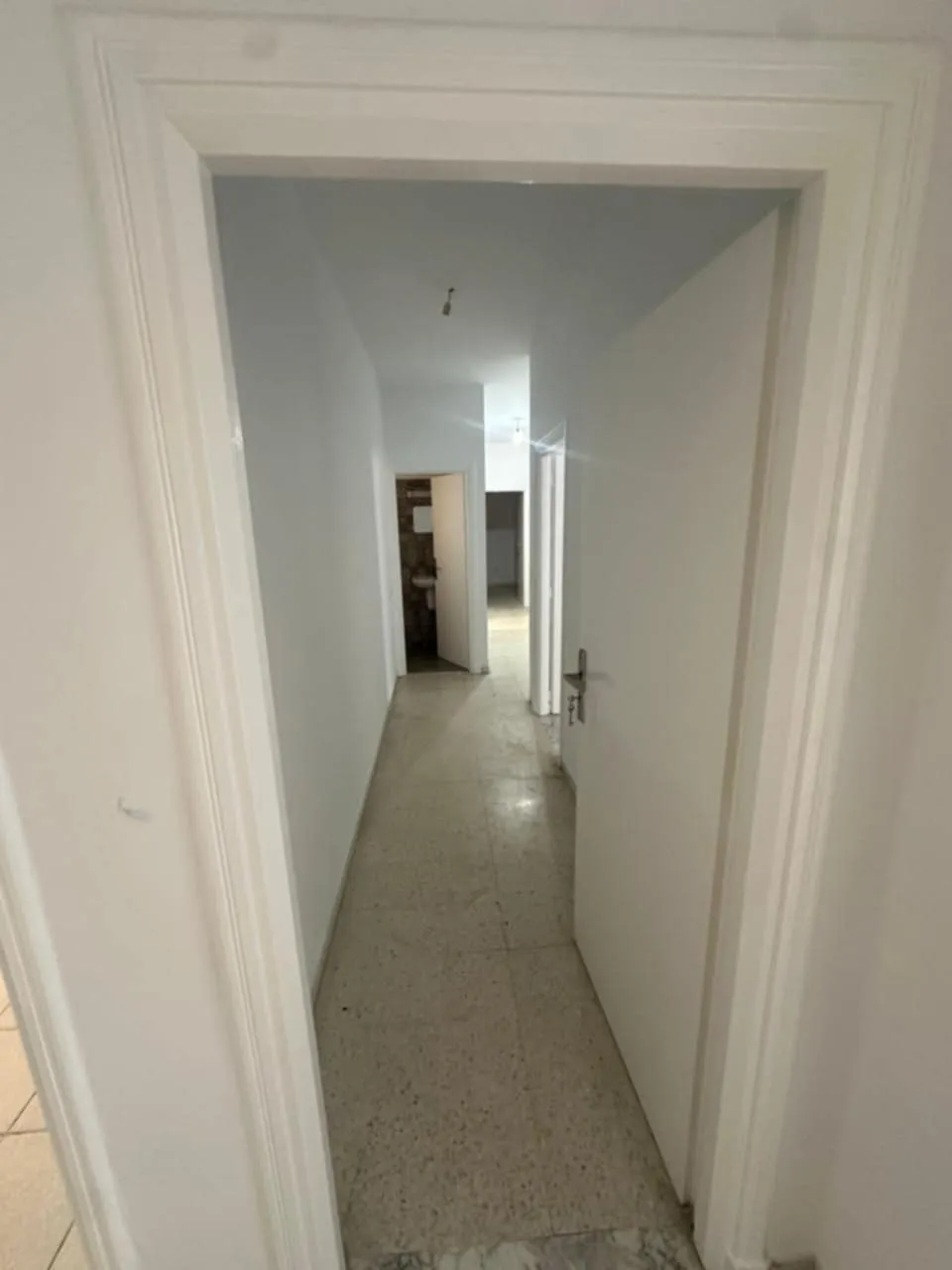 un spacieux appartement s+3 au 1er étage(avec ascenseur) a louer a Bardo Centre Prés de Poste