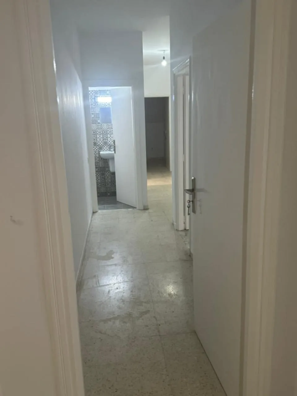 un spacieux appartement s+3 au 1er étage(avec ascenseur) a louer a Bardo Centre Prés de Poste