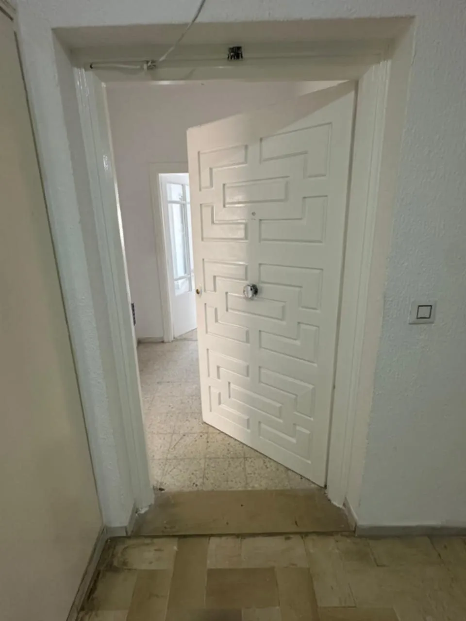 un spacieux appartement s+3 au 1er étage(avec ascenseur) a louer a Bardo Centre Prés de Poste