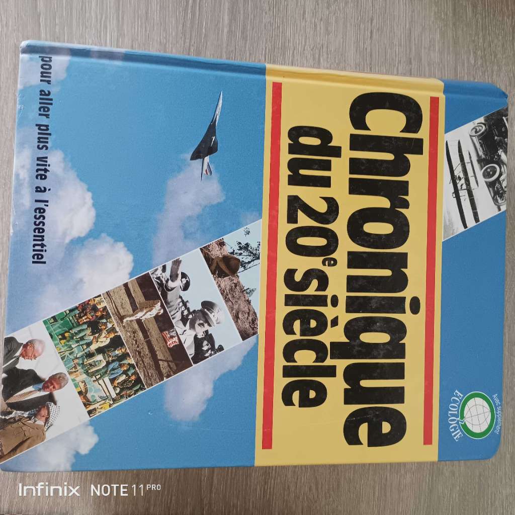 Lot de 2 livres Chronique du XXe siècle et Chronique de l’humanité