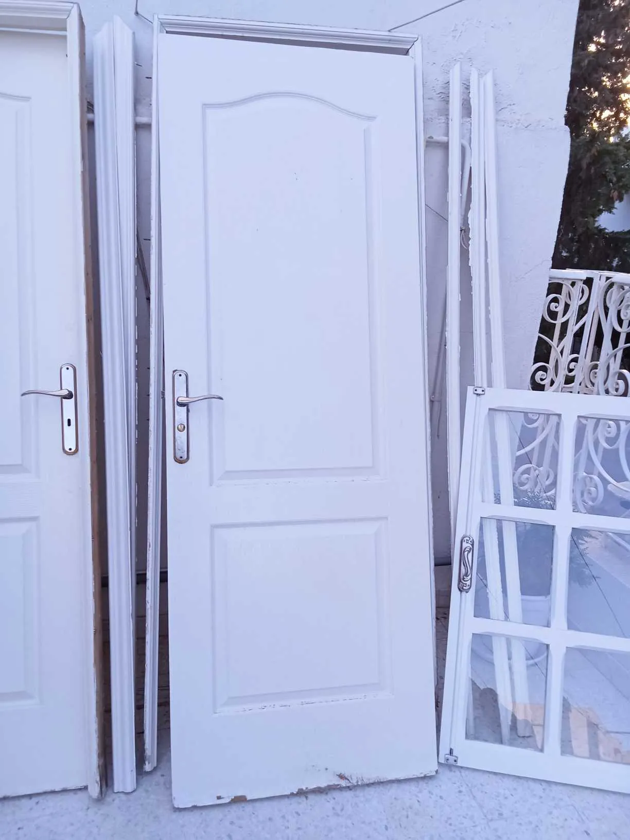 PORTE INTERIEUR EN EXCELLENT ETAT.