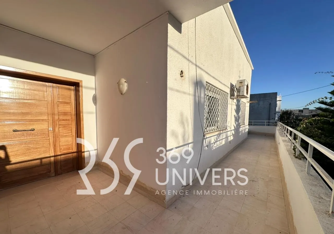 Etage de villa avec balcon à La Marsa