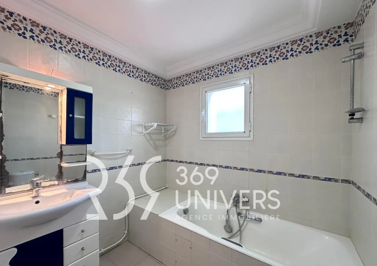 Etage de villa avec balcon à La Marsa