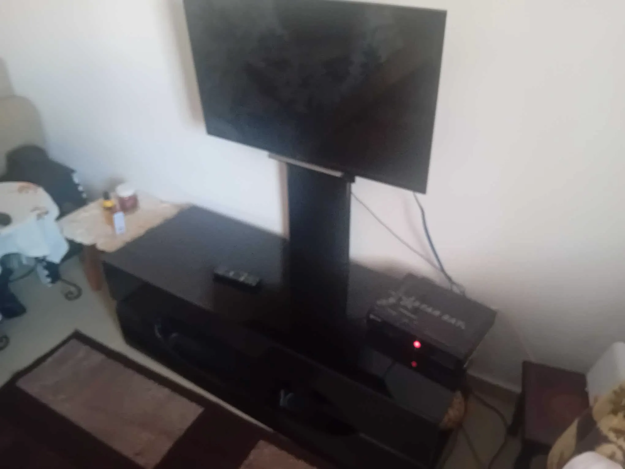 تلفاز وقاعدة تلفاز TV et support TV