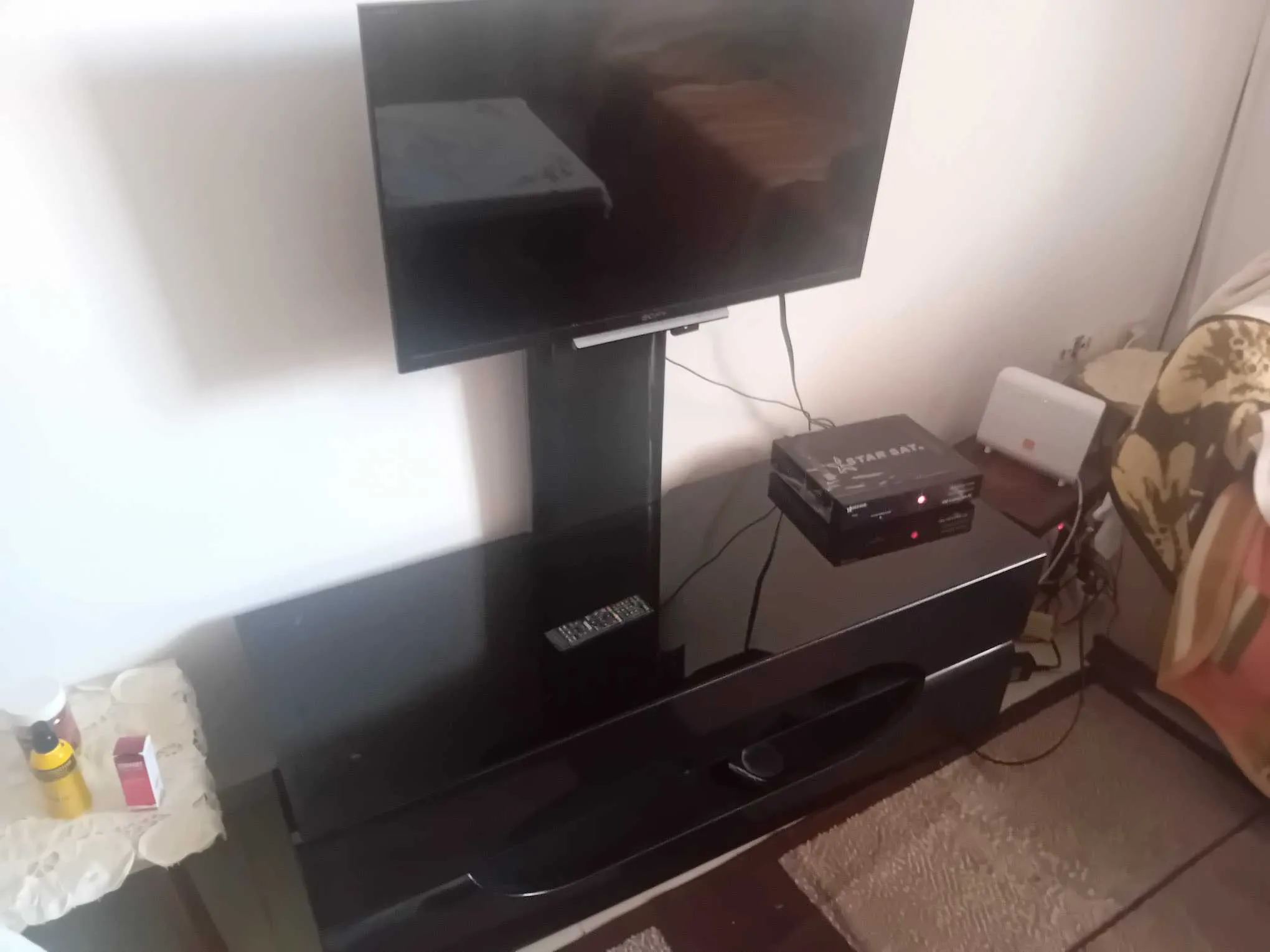 تلفاز وقاعدة تلفاز TV et support TV